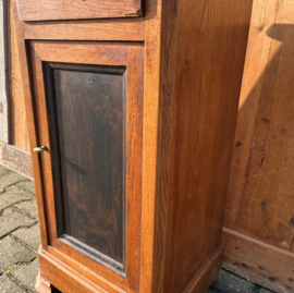 Nachtkastje hout Frankrijk 76,5 cm hoog