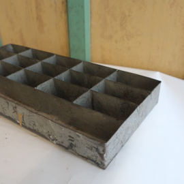 Sorteer kist metaal industrie 16 vaks VERKOCHT