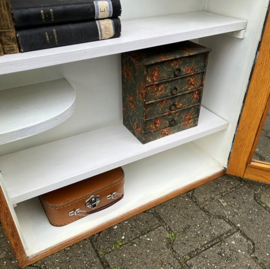 Vitrine kast origineel sier wand pronk VERKOCHT