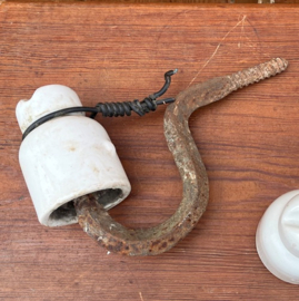 Isolator porselein wit spanning elektra