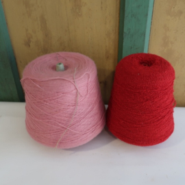 Wol garen op spoel groot roze rood VERKOCHT