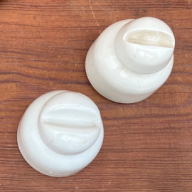 Isolator porselein wit spanning elektra