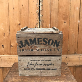 Kist krat Jameson Irish Whiskey hout VERKOCHT