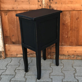 Nachtkastje hout zwart brocante 69 cm hoog