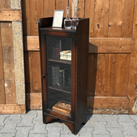 Boekenkast pronk vitrine kast Engeland VERKOCHT