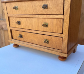 Kabinetkast poppen origineel hout poppenkabinet