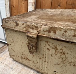 Verhuiskist metaal hutkoffer origineel beige