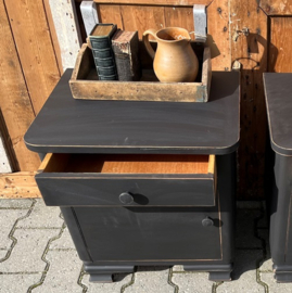 Nachtkastje zwart brocante Frankrijk halkastjes