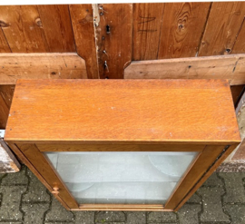 Vitrine kast origineel sier wand pronk VERKOCHT