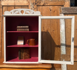 Vitrine kast pronk sier wand boeken VERKOCHT