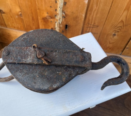 Katrol met haak metaal oud origineel 54 cm