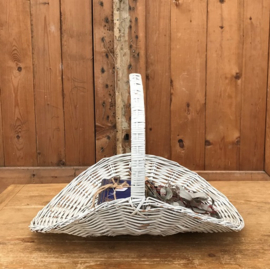 Lektuurmand riet wit rotan tijdschrift VERKOCHT