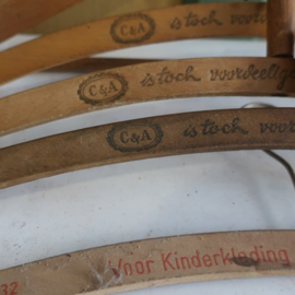 Kleerhanger hout antiek C&A VERKOCHT