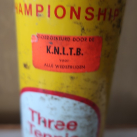 Wilson oud blik met tennisballen origineel