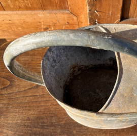 Gieter zink lengte 40 cm hoogte 52,5 cm origineel