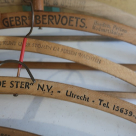 Kleerhanger hout antiek o.a. Utrecht VERKOCHT