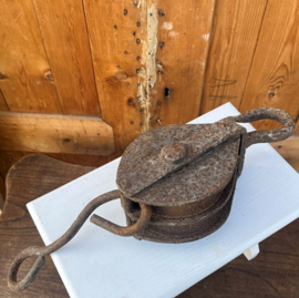 Katrol met haak metaal oud origineel 54 cm
