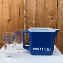 Waterkan Pastis 51 en glazen Pernod 45 Anisette