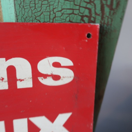 Wand plaat metaal tekst Formica 80 x 25