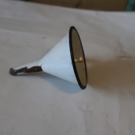 Emaille trechter wit Ø 8 cm en 8,5 cm origineel