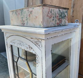 Vitrine kast wit sier kastje pronk hang VERKOCHT