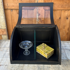 Vitrine kast zwart sier hoek pronk VERKOCHT