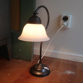 Burolamp tafellamp messing notarislamp melkglas