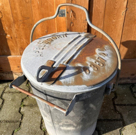 Vuilnis emmer zink Apeldoorn metaal decoratie