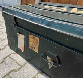Kist verhuiskist metaal hutkoffer VERKOCHT
