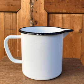 Maatbeker 2 liter emaille brocante wit rand zwart