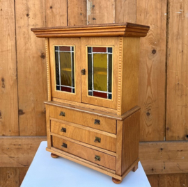 Kabinetkast poppen origineel hout poppenkabinet