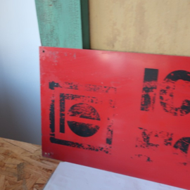 Wand plaat metaal tekst Formica 80 x 25