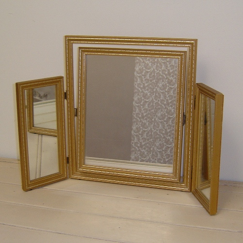 Spiegel type spiegels 68 x 42,5 goud VERKOCHT | Sorry... | Beurs