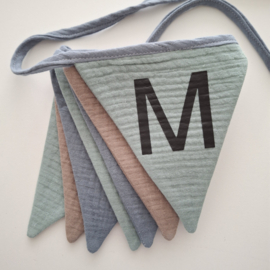 vlaggenlijn met naam 7 vlaggen blauw, jade, taupe