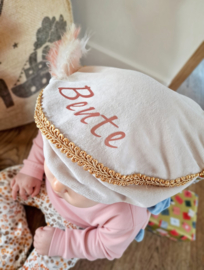 Pietenmuts met naam beige