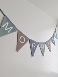 vlaggenlijn met naam 7 vlaggen blauw, jade, taupe