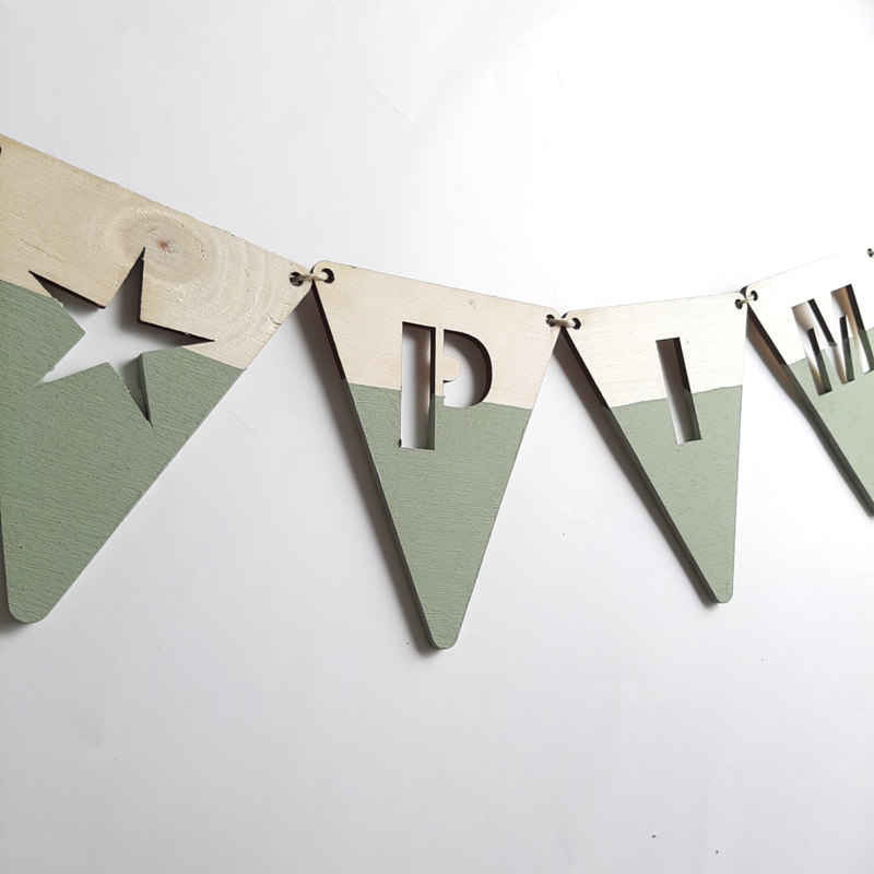 Naamslinger groen houten vlag | Naamslinger hout stof | www.kleintjebaby.nl