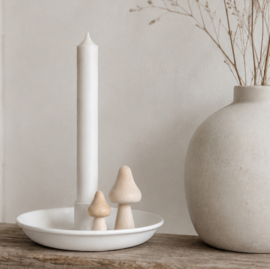 Witte kandelaar met paddenstoelen – Minimalistische herfstdecoratie