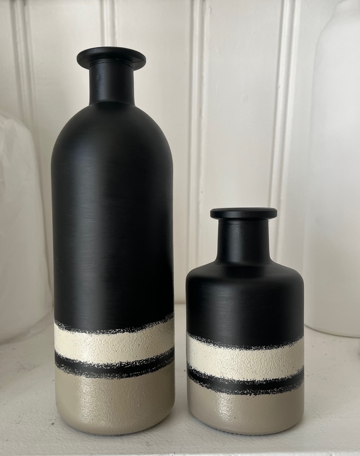 Wandvaas zwart beige 12cm