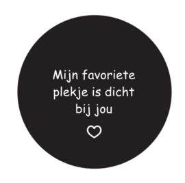 Muurcirkel wooncirkel met tekst 'Mijn favoriete plekje is dicht bij jou' zwart wit