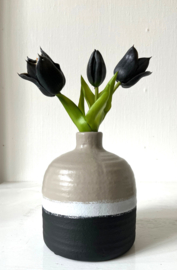Unieke aardewerken kruik 15cm - zwart beige grijs