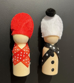 Sneeuwpop hout 5,5cm met magneet rood