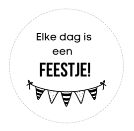 Muurcirkel 'Elke dag is een feestje'