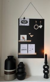 Memobord zwart 40 x 60cm met plankjes