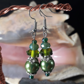 GR038: Earrings Green GlassPearls