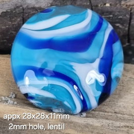 IKOC0011: Grote Focal Lentil Blauw & Turquoise, ca 28mm