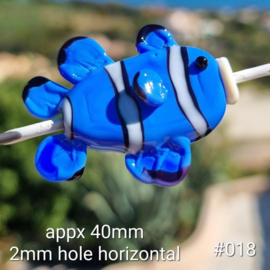 IKBL0010: ClownVis Blauw met horizontaal gat, ca 40mm