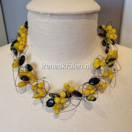 OR 0026: Mooie volle ketting in Geel & Zwart, Tjechisch glas