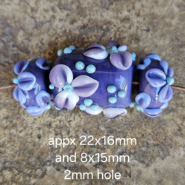 IKPR0014: Set van 3 BloemKralen Paars & Turquoise, ca 22x16mm en 8x15mm