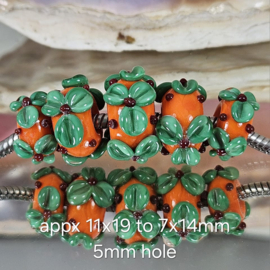 IKOR009: Set van 5x GrootGatKraal Oranje/Groen (5mm gat)